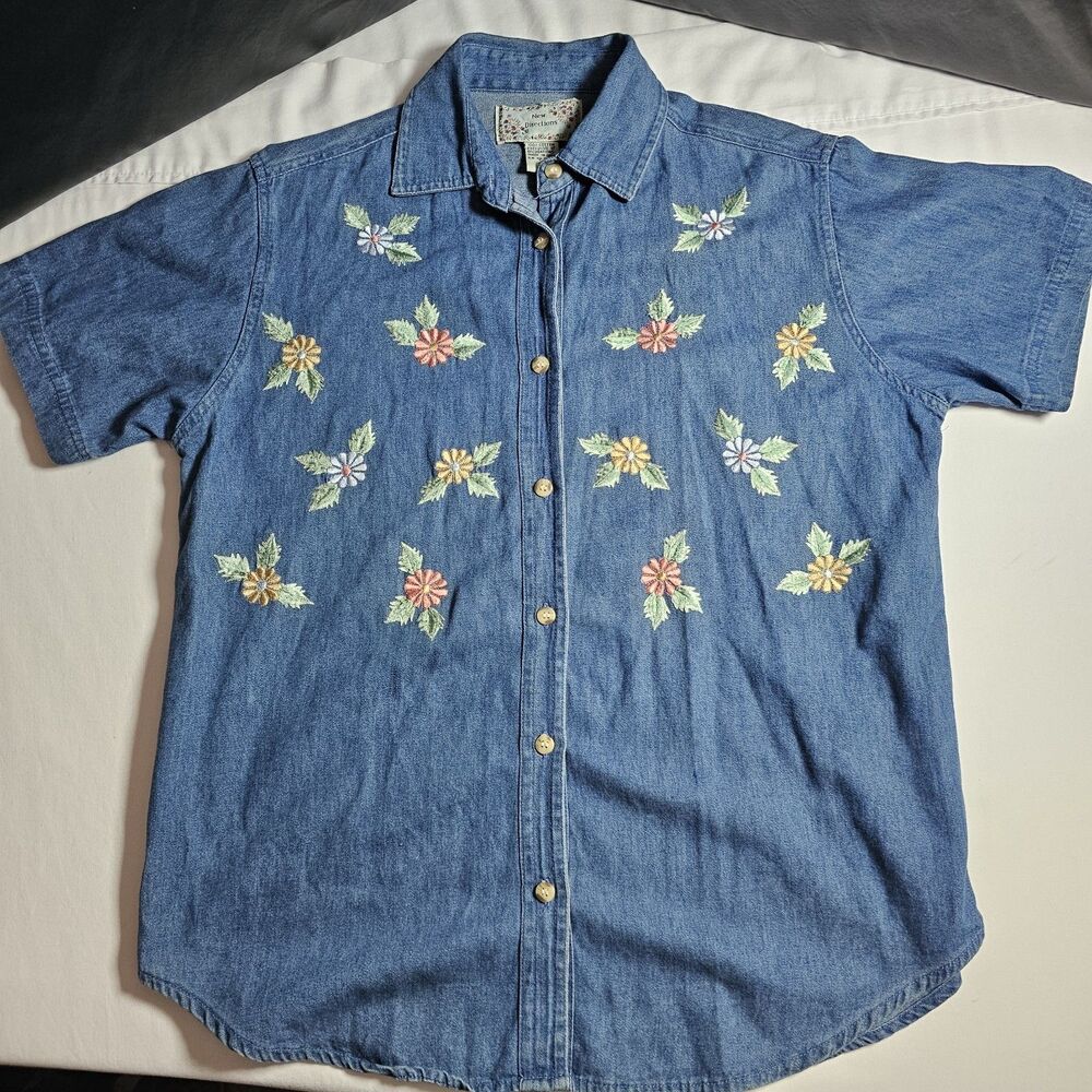 New Directions Womens Denim Shirt Floral Embroidered Size M New With Tag Vintage